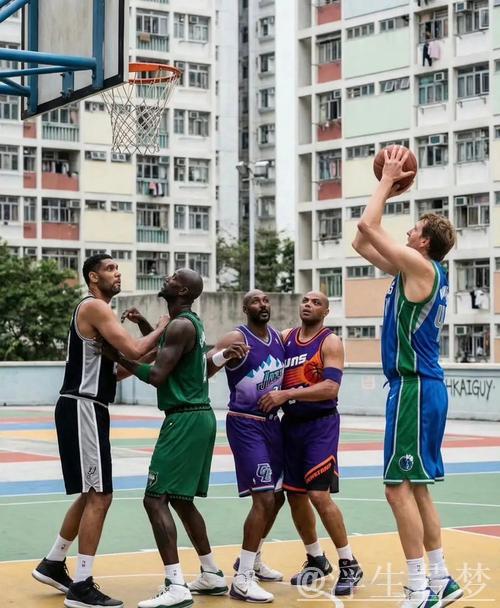 趣味满满！AI带你看各年代球星同框瞬间！